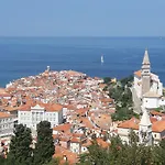 Piran, Charming Apartment Facing Sea !
