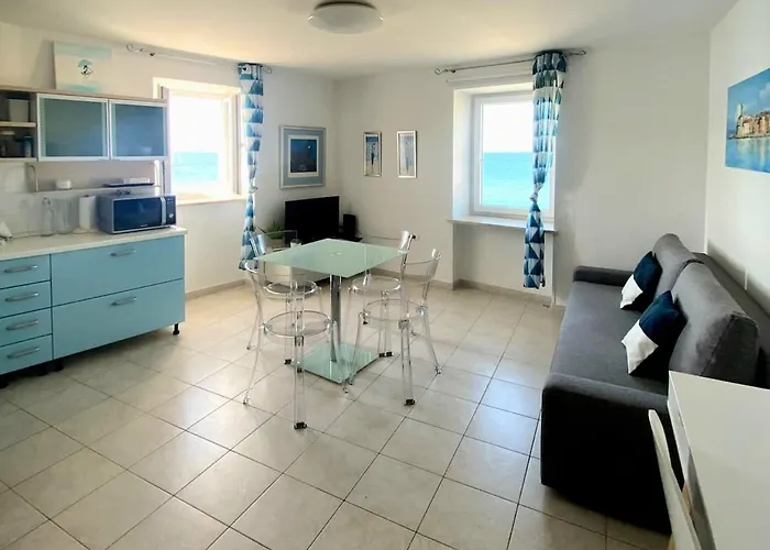 Piran, Charming Apartment Facing Sea !